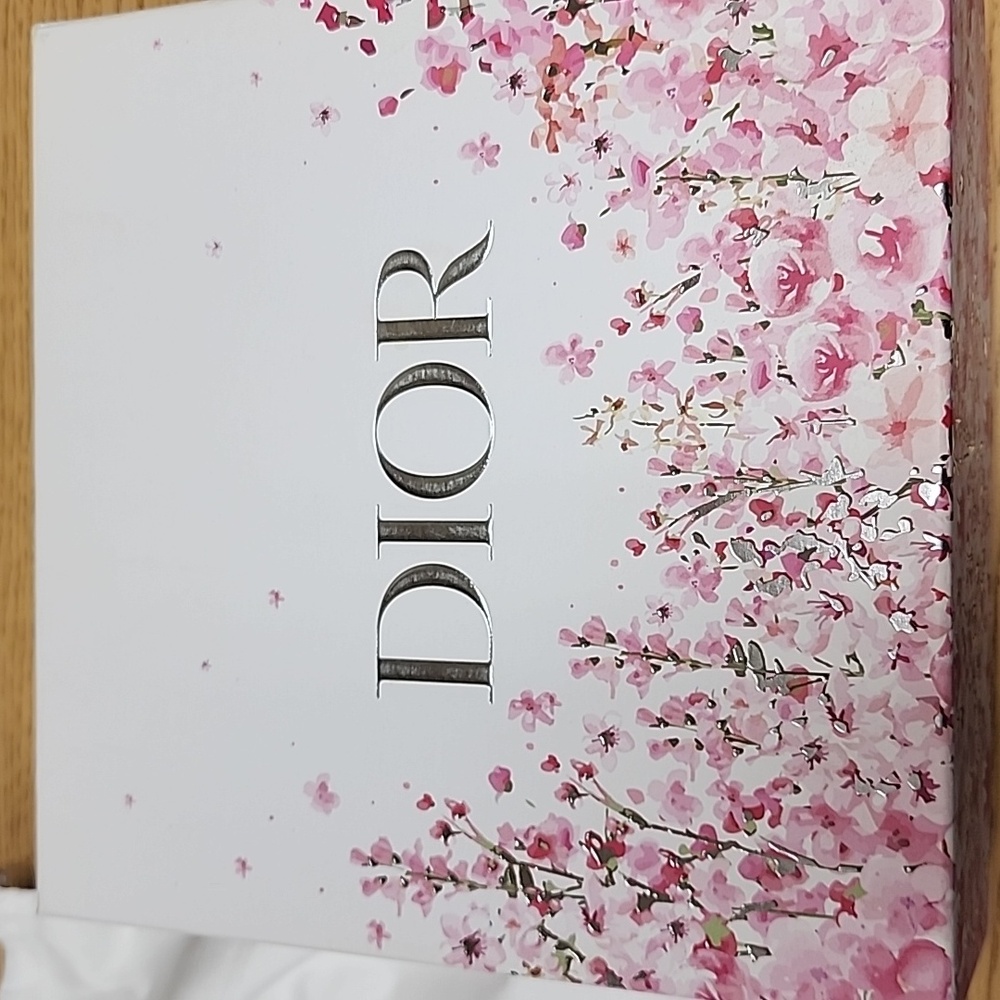 Dior Bundle Empty Gift box, 2 pillows and a dust bag.